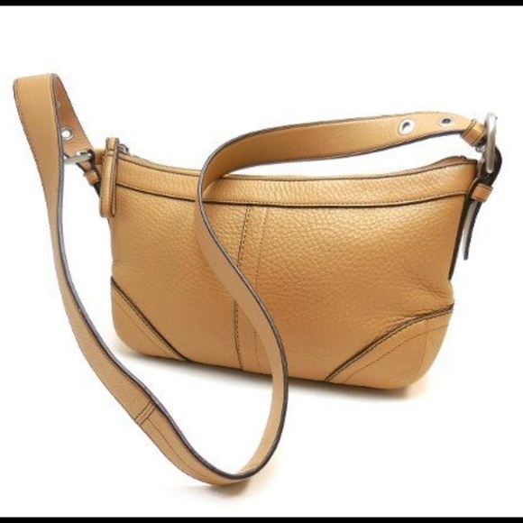 Coach Handbags - Coach Pebble Leather F12321 Crossbody Purse EUC